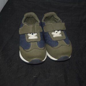 Wonder nation tennis shoes size 6